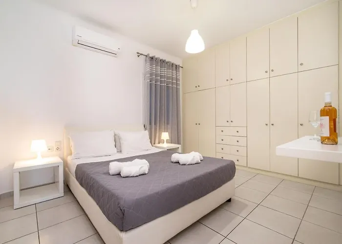 Overview Mykonos Plintri