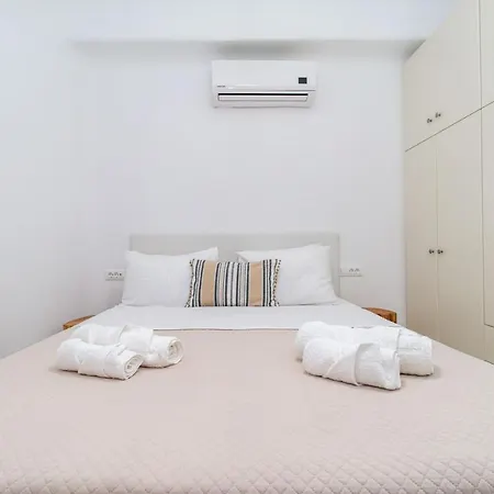 Overview Mykonos Plintri